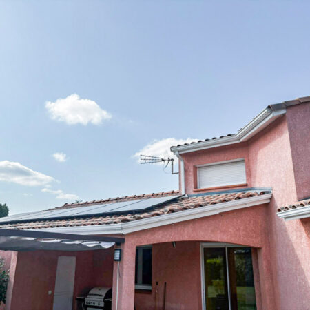 La société ENR SOLAR 31 est votre partenaire de confiance pour des solutions énergétiques durables. Spécialisés dans l’installation de panneaux photovoltaïques sur Cornebarrieu, la maintenance et la personnalisation de systèmes photovoltaïques, nous nous engageons à vous aider à optimiser votre production d’électricité ainsi que votre consommation énergétique grâce à la solution du panneau solaire photovoltaïque. Le tout en réduisant votre impact environnemental.