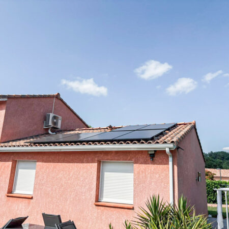 La société ENR SOLAR 31 est votre partenaire de confiance pour des solutions énergétiques durables. Spécialisés dans l’installation de panneaux photovoltaïques sur Cornebarrieu, la maintenance et la personnalisation de systèmes photovoltaïques, nous nous engageons à vous aider à optimiser votre production d’électricité ainsi que votre consommation énergétique grâce à la solution du panneau solaire photovoltaïque. Le tout en réduisant votre impact environnemental.