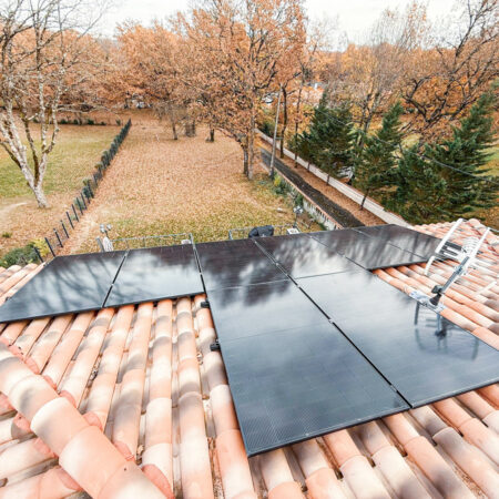 La société ENR SOLAR 31 est votre partenaire de confiance pour des solutions énergétiques durables. Spécialisés dans l’installation de panneaux photovoltaïques sur Cornebarrieu, la maintenance et la personnalisation de systèmes photovoltaïques, nous nous engageons à vous aider à optimiser votre production d’électricité ainsi que votre consommation énergétique grâce à la solution du panneau solaire photovoltaïque. Le tout en réduisant votre impact environnemental.