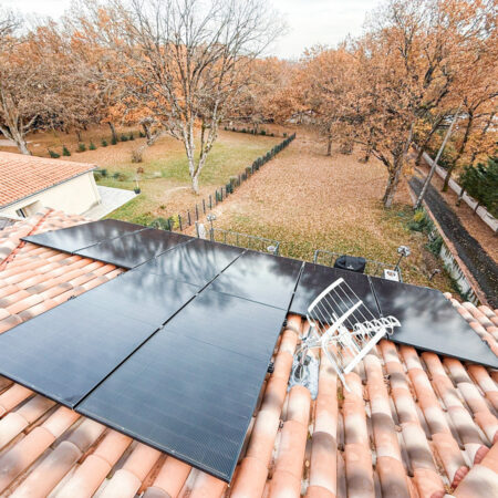 La société ENR SOLAR 31 est votre partenaire de confiance pour des solutions énergétiques durables. Spécialisés dans l’installation de panneaux photovoltaïques sur Cornebarrieu, la maintenance et la personnalisation de systèmes photovoltaïques, nous nous engageons à vous aider à optimiser votre production d’électricité ainsi que votre consommation énergétique grâce à la solution du panneau solaire photovoltaïque. Le tout en réduisant votre impact environnemental.